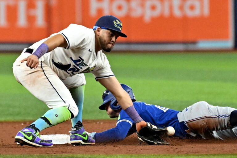 Aranda frappe un home run, 6 lanceurs combinent leurs efforts pour un 5-hitter et les Rays battent les Blue Jays 1-0