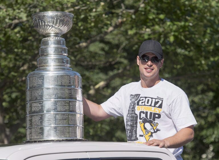 Avec une prolongation à un prix inférieur au marché, Sidney Crosby choisit l'héritage de l'équipe plutôt que de plus grandes richesses