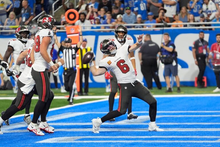 Baker Mayfield court pour un TD et lance une passe TD, permettant aux Buccaneers de s'imposer 20-16 contre les Lions lors du match revanche des éliminatoires