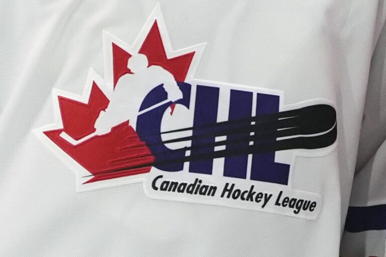 Braxton Whitehead devient le premier joueur de la LCH à s'engager verbalement à jouer au hockey dans la NCAA