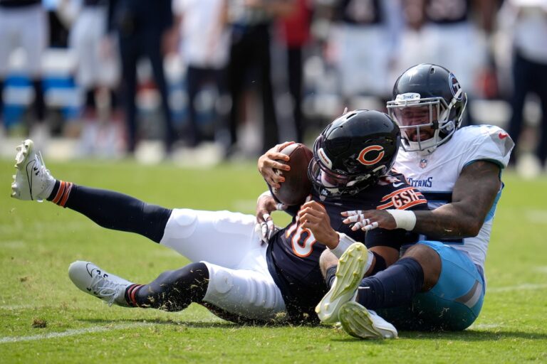Caleb Williams connaît des débuts difficiles mais est sauvé par la défense des Bears lors de la victoire 24-17 contre les Titans