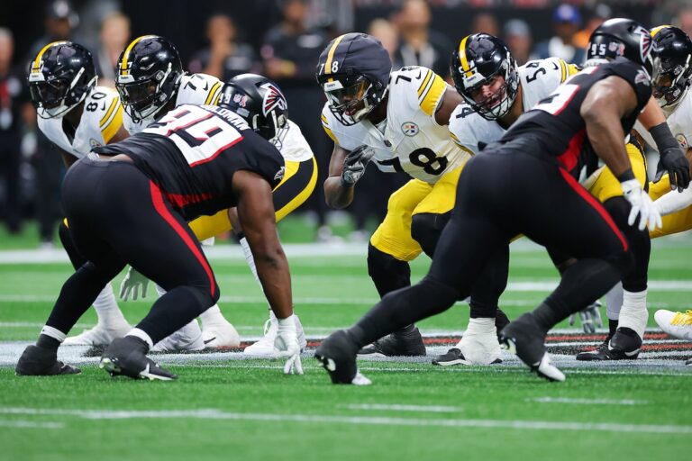 Cinq joueurs de la NFL entrent dans l'histoire en étant les premiers à porter des casquettes Guardian lors d'un match de saison régulière