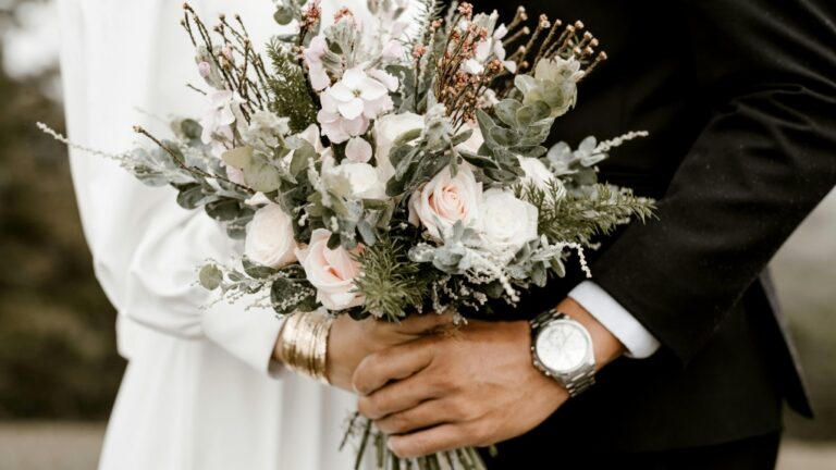 Comment les couples peuvent-ils gérer le « choc des prix » alors que l'inflation fait grimper les coûts du mariage