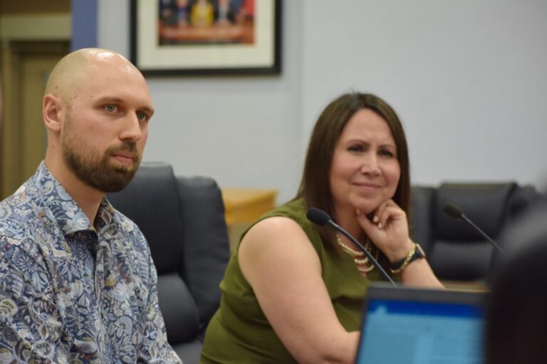 Communautés en mouvement : Loups, hiver et chaleur : Timmins fait son plaidoyer pour attirer les médecins