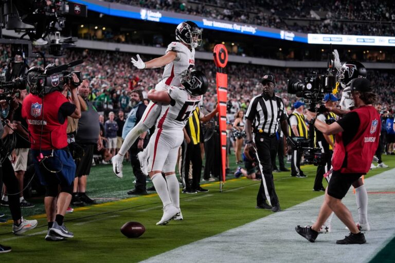 Cousins ​​​​conclut une séquence victorieuse avec une passe TD à Londres et les Falcons battent les Eagles 22-21