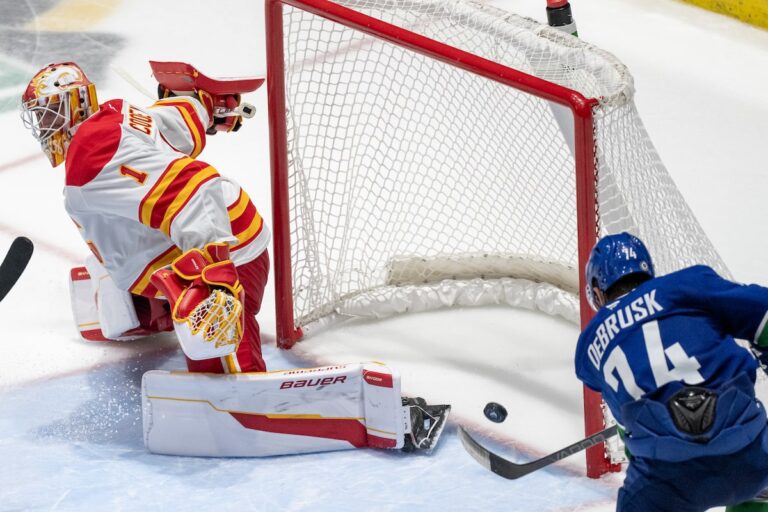 DeBrusk marque son deuxième but en prolongation pour offrir aux Canucks une victoire en pré-saison contre les Flames