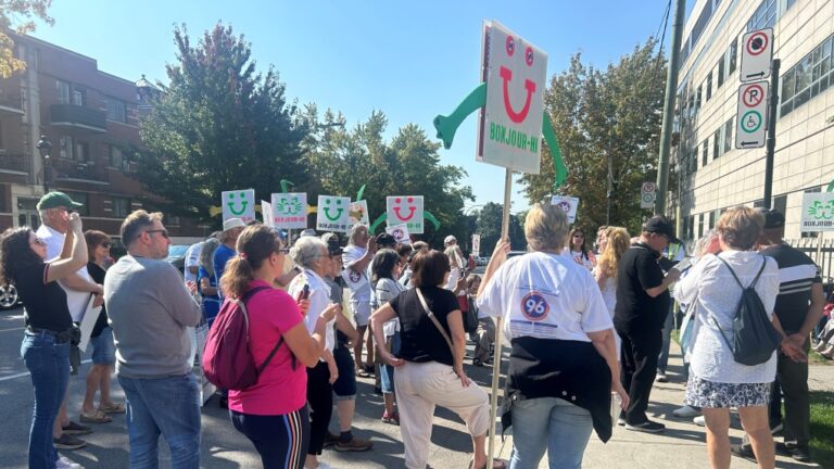 Des manifestants à Montréal dénoncent les conséquences de la loi sur le français dans les hôpitaux