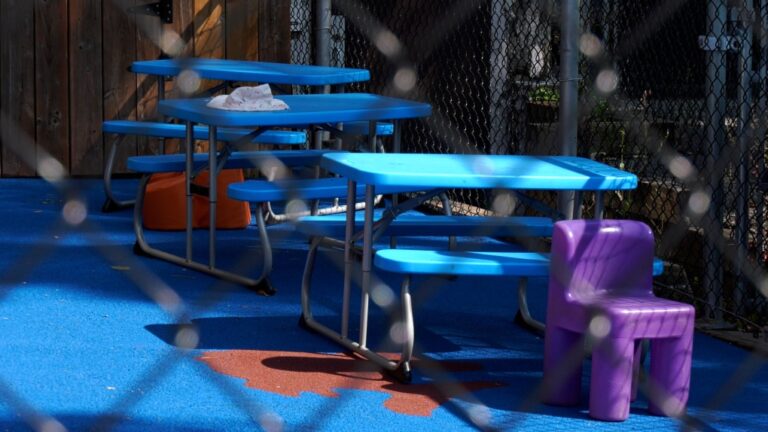 Des parents indignés après qu'un sans-abri aurait craché sur un enfant de 3 ans près d'une garderie