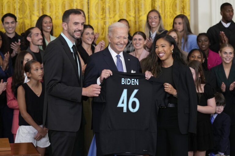 En accueillant Gotham FC, Biden déclare qu'« une femme peut faire tout ce qu'un homme peut faire », y compris être présidente