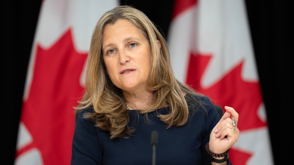 Freeland affirme qu'elle « ne va nulle part » après que les conservateurs l'ont qualifiée de « ministre fantôme des Finances »