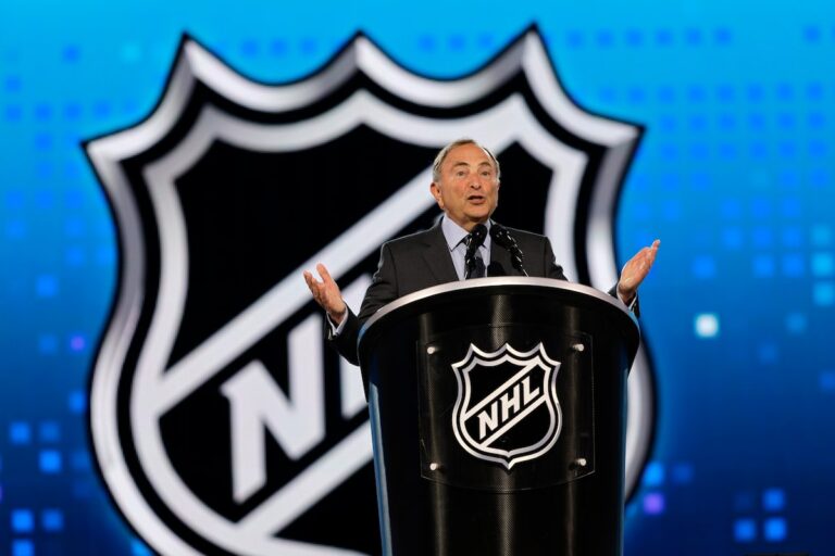 Gary Bettman fait un gros coup alors que la LNH s'associe à Amazon Express