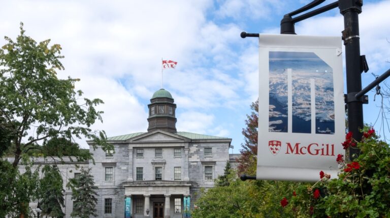 Grève des professeurs : l’Université McGill menace d’annuler le semestre des étudiants en droit