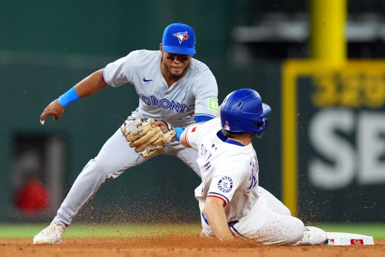 Heim, en difficulté, réussit un coup décisif et les Rangers battent les Blue Jays 13-8