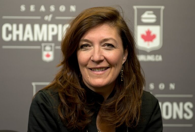 Henderson affirme que le hockey se dirige vers une direction plus saine après sa première année à la barre