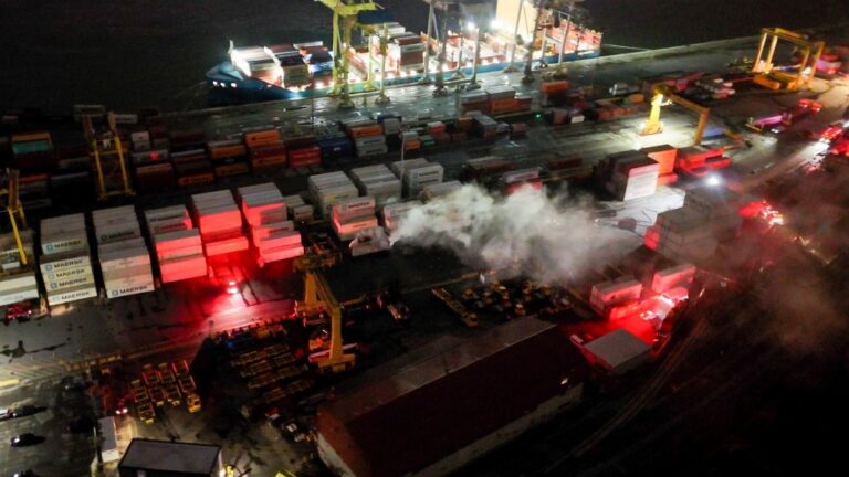 Incendie de conteneurs au port de Montréal maîtrisé