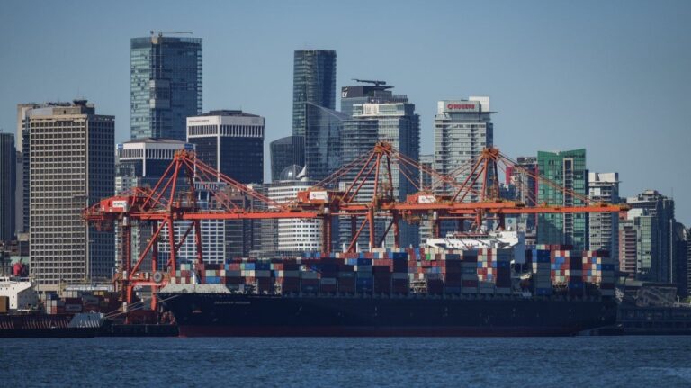 Inquiétudes concernant la chaîne d'approvisionnement alimentaire alors que les travailleurs du grain du Metro Vancouver lancent une grève