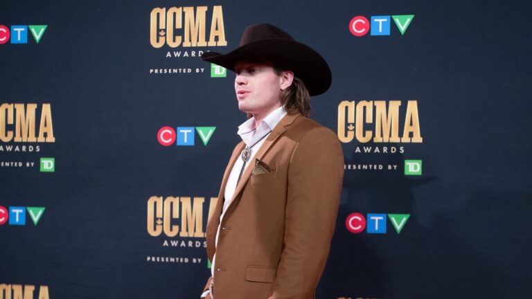 Jade Eagleson remporte le prix de l'album de l'année aux Canadian Country Music Association