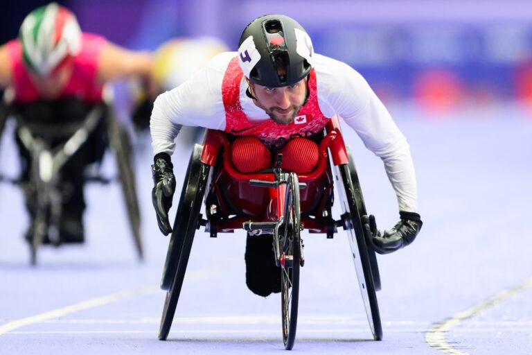 Jeux paralympiques de Paris : le Canadien Cody Fournie décroche l'or en course en fauteuil roulant