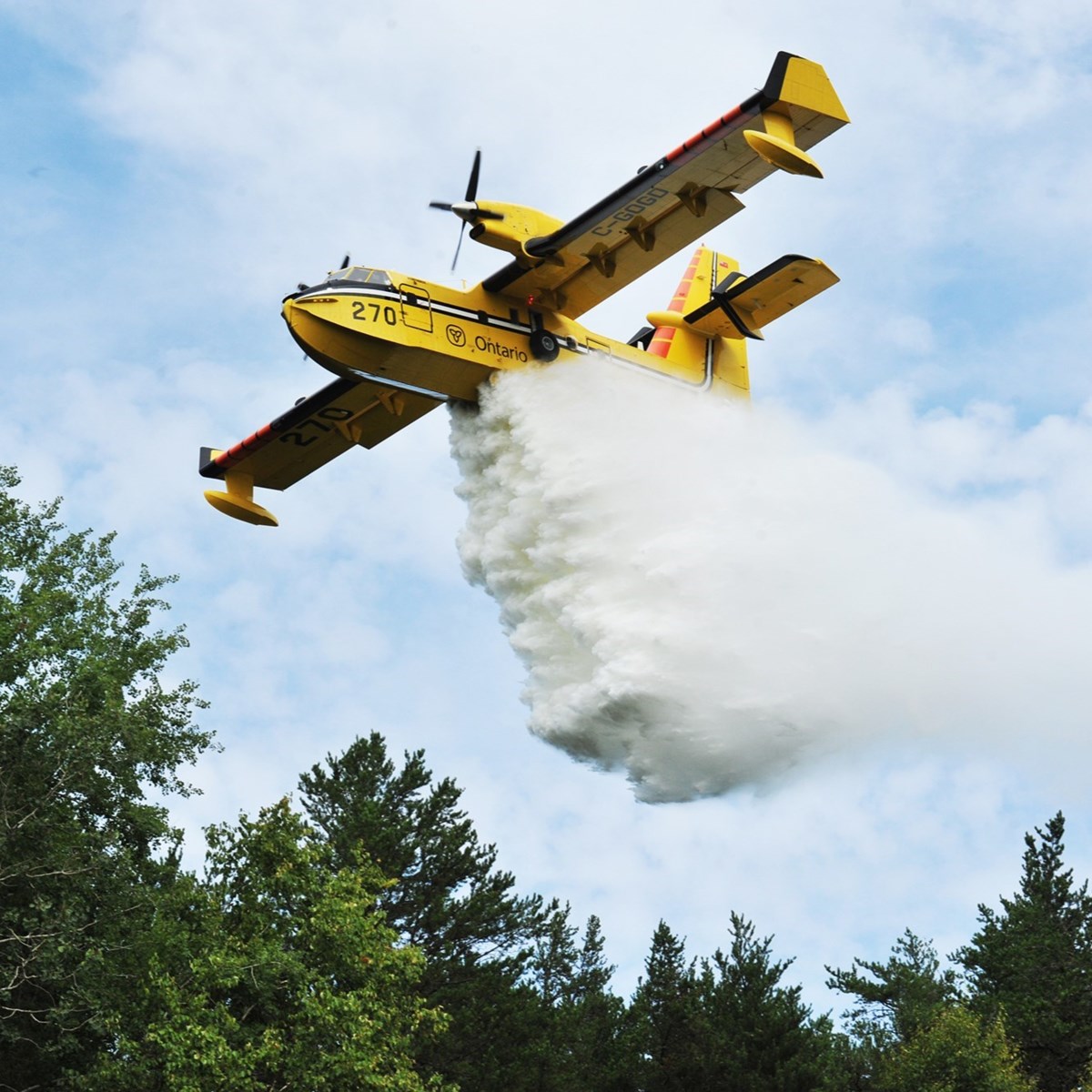 L'Ontario mène une nouvelle recherche sur la lutte aérienne contre les incendies