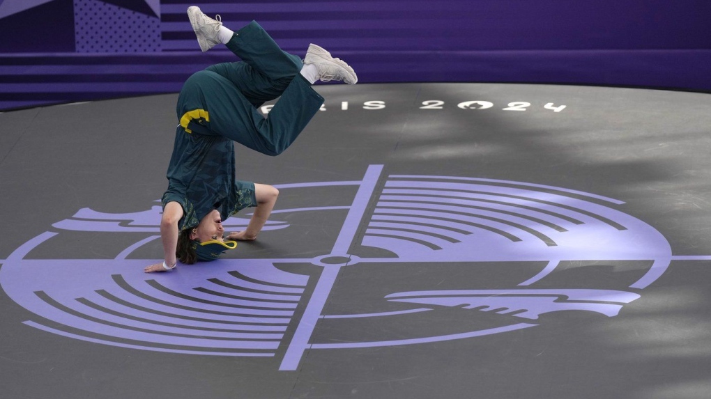 La briseuse australienne Raygun a déclaré avoir ressenti de la « panique » après la réaction du public à sa performance olympique