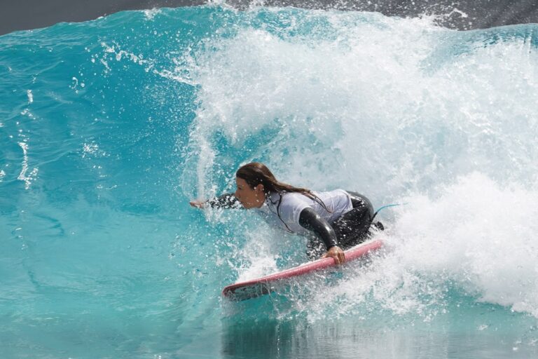 La para-surfeuse canadienne Victoria Feige fait pression pour l'inclusion du sport aux Jeux de Los Angeles