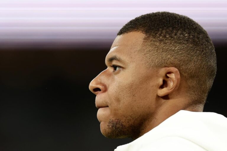La star du football Mbappé rejette la médiation dans le conflit salarial avec le Paris Saint-Germain