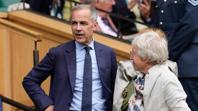 L'ancien gouverneur de la Banque du Canada, Carney, prendra la parole lors d'une retraite du caucus libéral la semaine prochaine