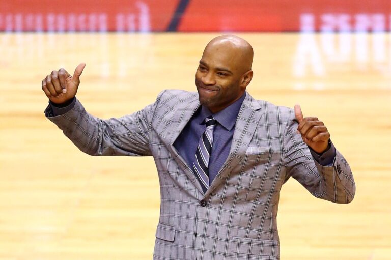 L'ancien joueur des Raptors Vince Carter deviendra le premier joueur à voir son numéro retiré par son équipe, selon une source