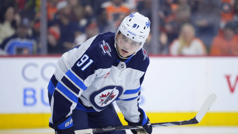 L'attaquant Cole Perfetti cherche à prouver sa valeur après avoir signé un contrat de transition avec les Jets