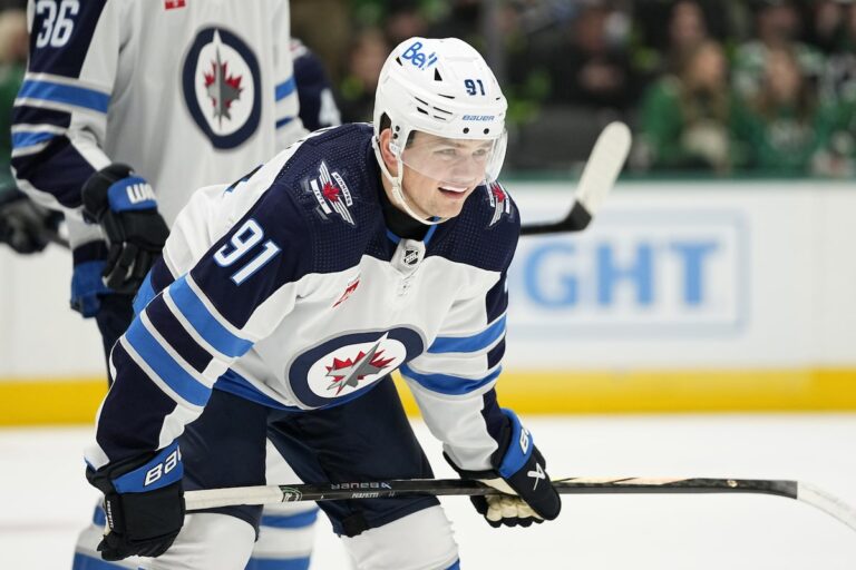 L'attaquant Cole Perfetti cherche à prouver sa valeur après avoir signé un contrat de transition avec les Jets