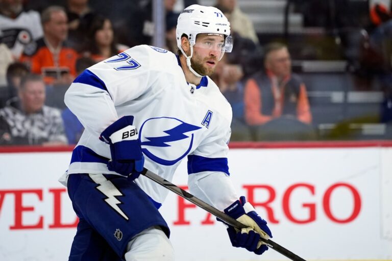 Le Lightning nomme le défenseur Victor Hedman au poste de capitaine, succédant ainsi à Steven Stamkos
