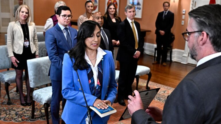 Le Premier ministre Trudeau nomme Anita Anand ministre des Transports après le départ de Pablo Rodriguez du cabinet