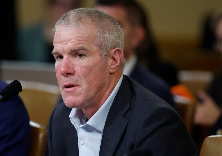 Le diagnostic de Parkinson est venu après que Favre a commencé à avoir des problèmes avec son bras droit, a-t-il déclaré à TMZ Sports