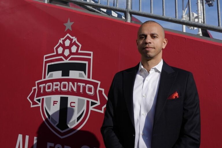 Le directeur général du Toronto FC, Jason Hernandez, envisage de réduire le plafond salarial et d'ouvrir l'avenir