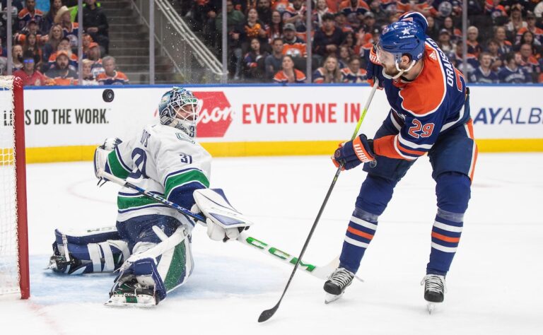 Le gardien des Canucks Silovs confiant et calme à l'approche de la nouvelle saison