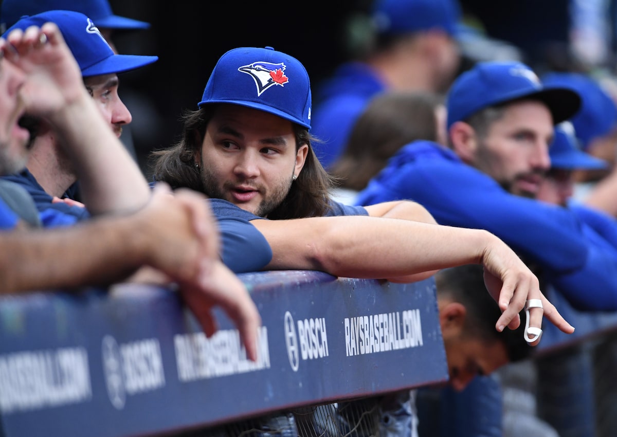 Le joueur d'arrêt-court des Blue Jays, Bichette, subira une intervention chirurgicale pour réparer un doigt fracturé