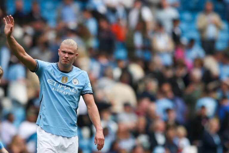 Le nouveau manager de Liverpool, Arne Slot, réagit à la réalité : les buts de Haaland offrent la victoire à Manchester City