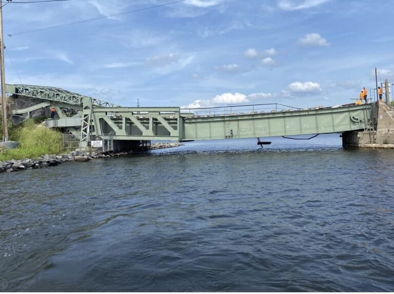 Le pont ferroviaire devrait reprendre du service à la mi-septembre