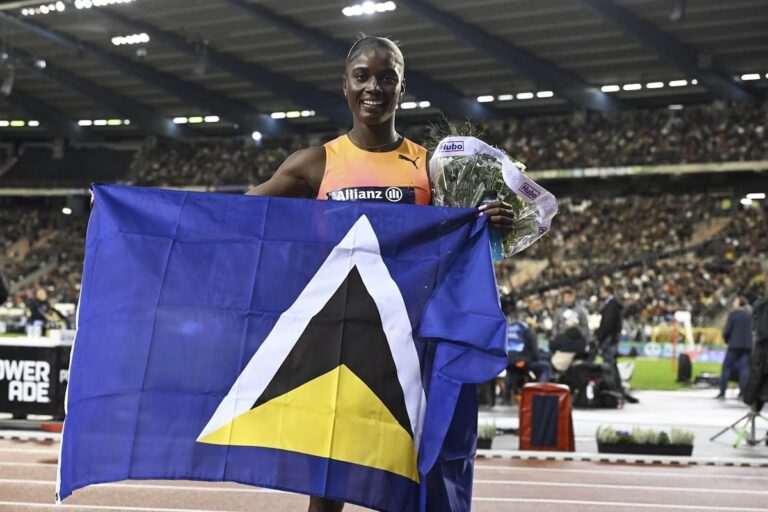 Le premier médaillé olympique de Sainte-Lucie rentre chez lui sous les acclamations et le calypso