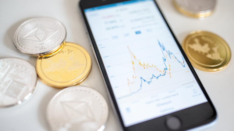 Le régulateur de la Colombie-Britannique inflige une amende de 500 000 $ à une plateforme de trading de crypto-monnaies offshore et l'interdit des marchés financiers