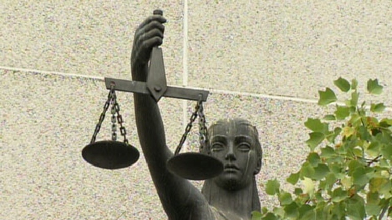 Le régulateur immobilier de la Colombie-Britannique impose des amendes et suspend un ancien titulaire de permis pour avoir omis de divulguer des accusations criminelles