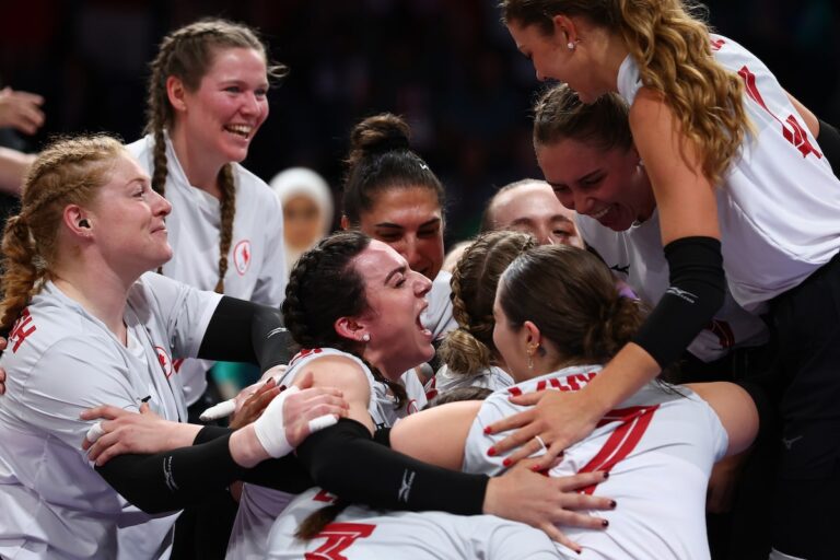 L'équipe canadienne féminine de volleyball assis met fin à sa disette de podiums paralympiques avec une médaille de bronze