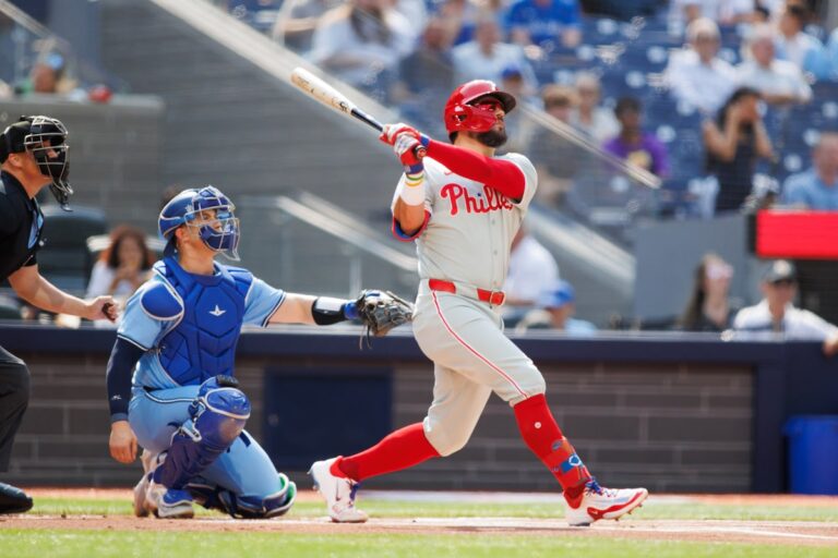 Les Blue Jays s'inclinent face aux Phillies, Clemens et Schwarber brillent