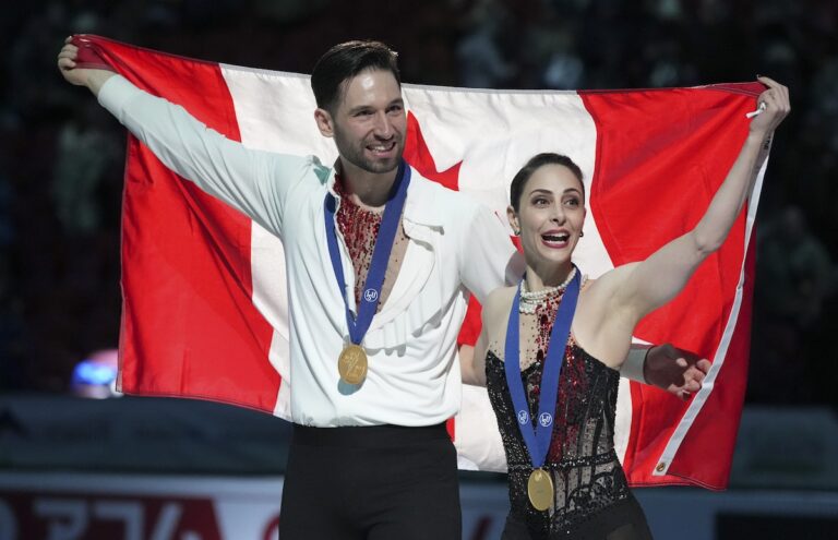 Les Canadiens Deanna Stellato-Dudek et Maxime Deschamps sont l'équipe à battre avant le début de la saison de patinage artistique
