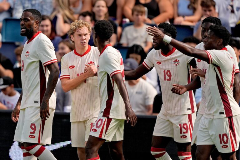 Les Canadiens grimpent de deux places au 38e rang du dernier classement mondial de la FIFA