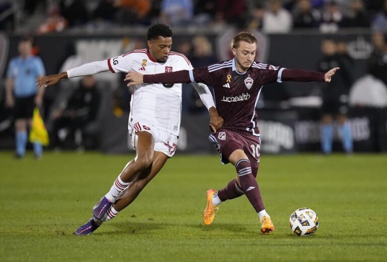 Les Colorado Rapids se qualifient pour les playoffs de la MLS grâce à une victoire 2-0 contre le Toronto FC