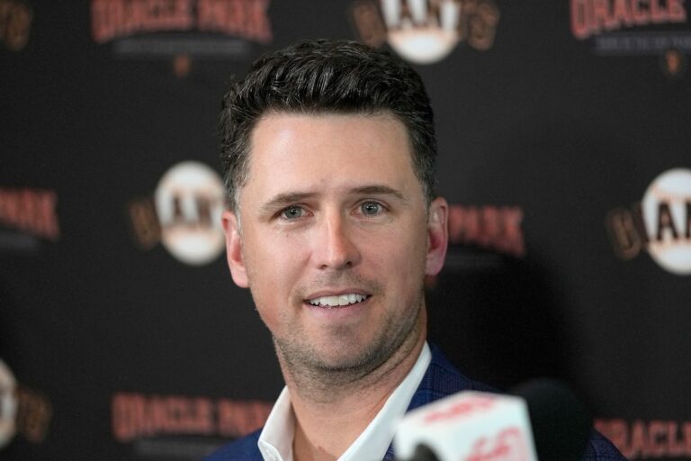 Les Giants embauchent l'ancien receveur Buster Posey comme président des opérations baseball