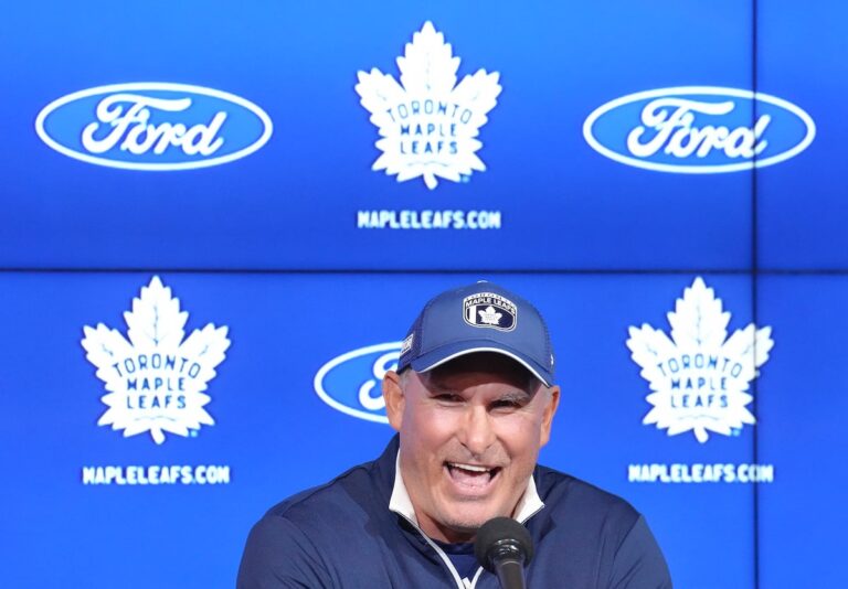 Les Maple Leafs de Toronto gardent un œil sur l'improbable prix de la Coupe Stanley au milieu des remaniements