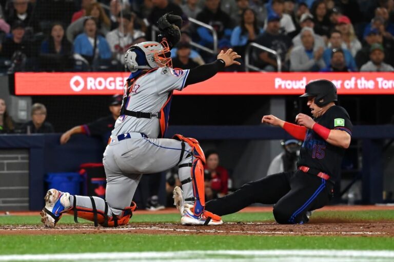 Les Mets profitent d'une défense bâclée pour remporter une victoire de 3-2 contre les Blue Jays
