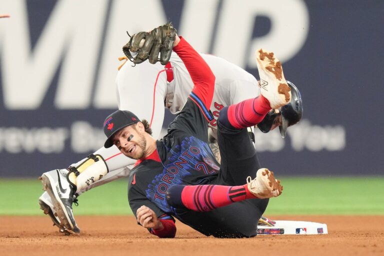 Les Red Sox gardent espoirs de playoffs en battant les Blue Jays 4-1